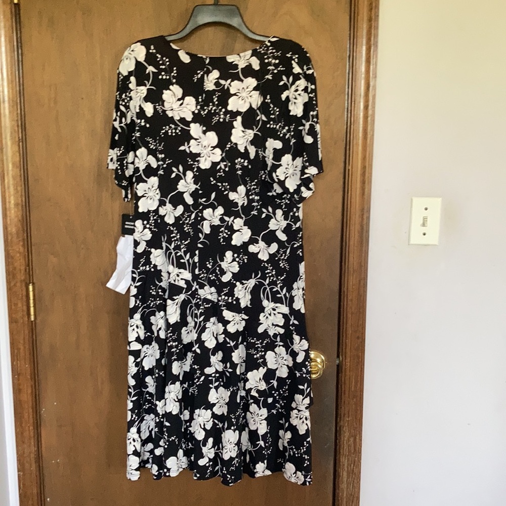 Signature faux wrap floral dress with stretch size 2X - Picture 8 of 17